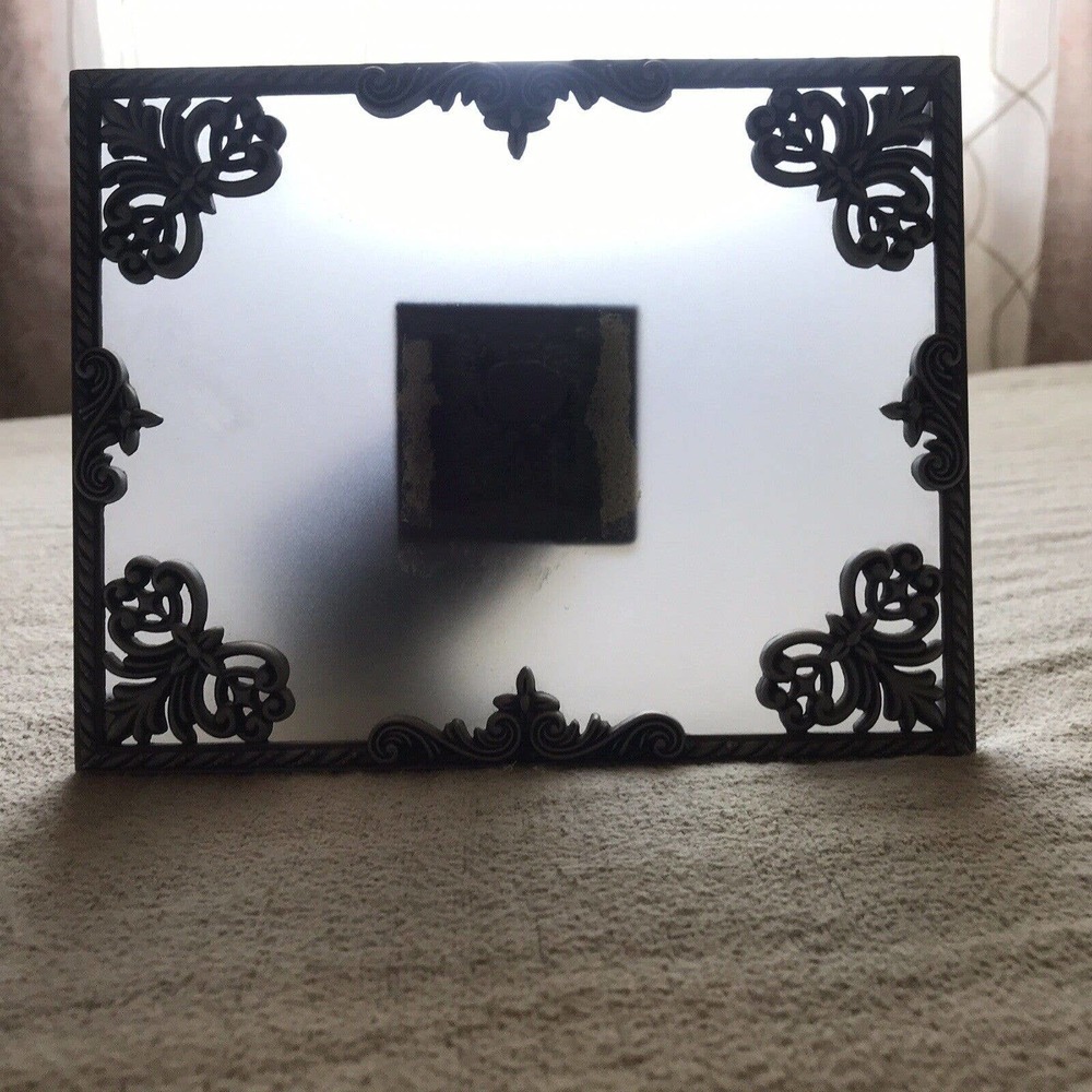 Malden Picture Frame Delicate Wrought Metal 5"X7" Photos Pre-Owned